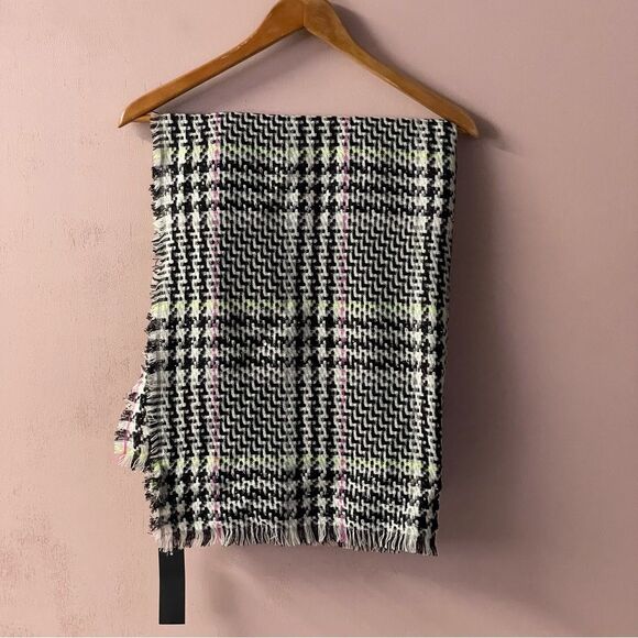 Steve Madden NWT Cream/Black/Yellow/Pink Houndstooth Sequin Frayed Blanket Scarf - Picture 3 of 10